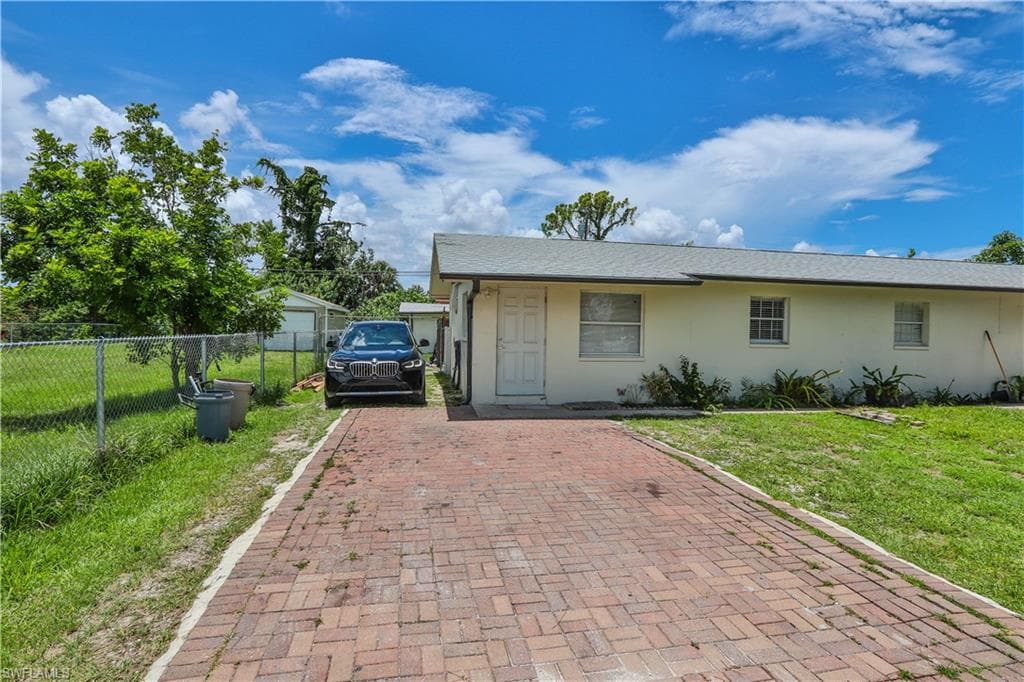 1638 Cypress DR FORT MYERS, FL 33907