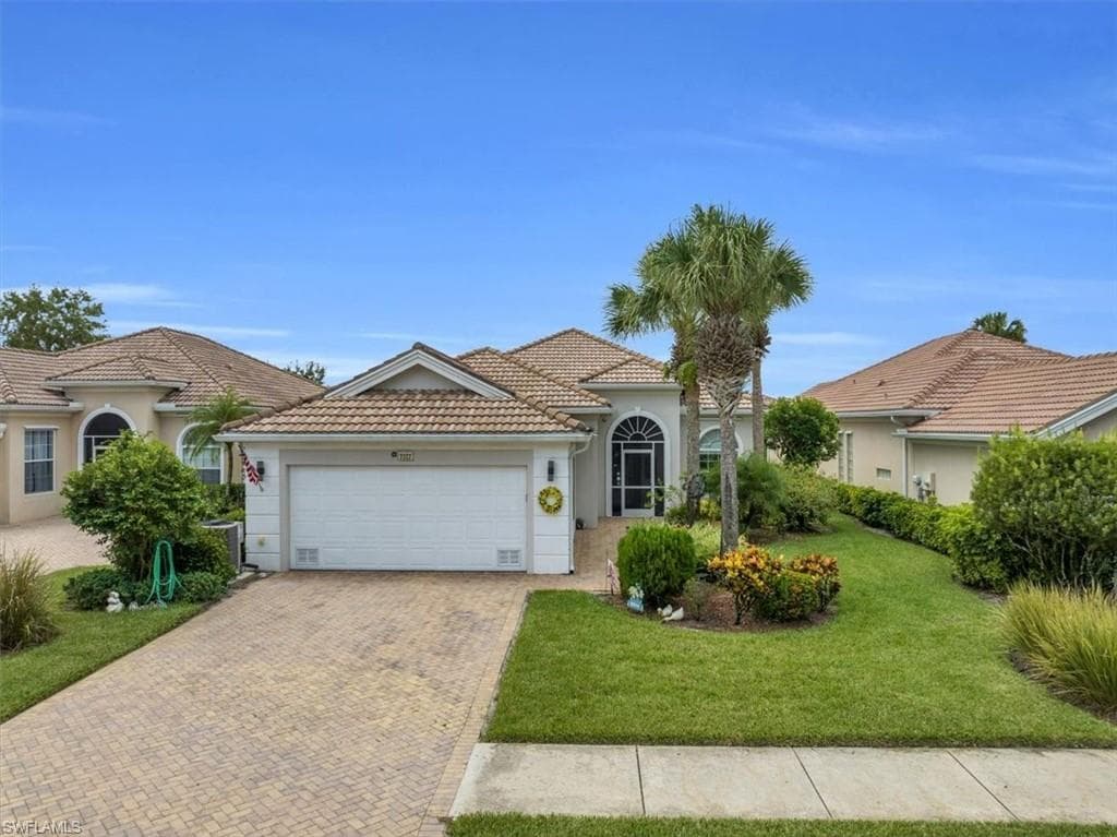 2322 Heydon CIR W NAPLES, FL 34120