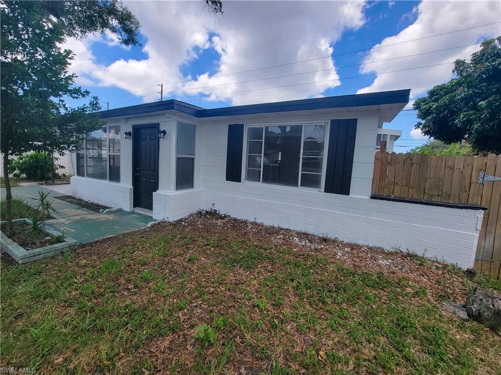 5164 Coral Way ST. PETERSBURG, FL 33714