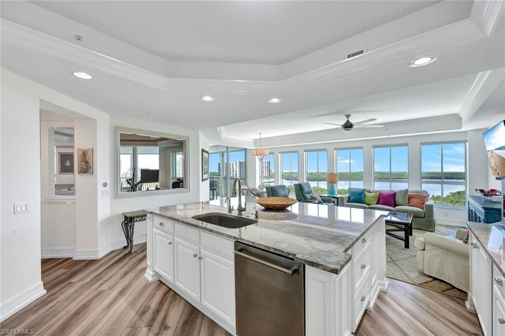 295 Grande WAY 403 NAPLES, FL 34110
