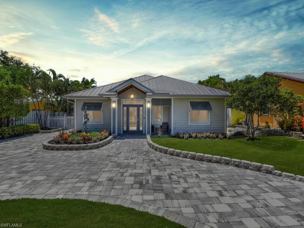 740 5th AVE N NAPLES, FL 34102