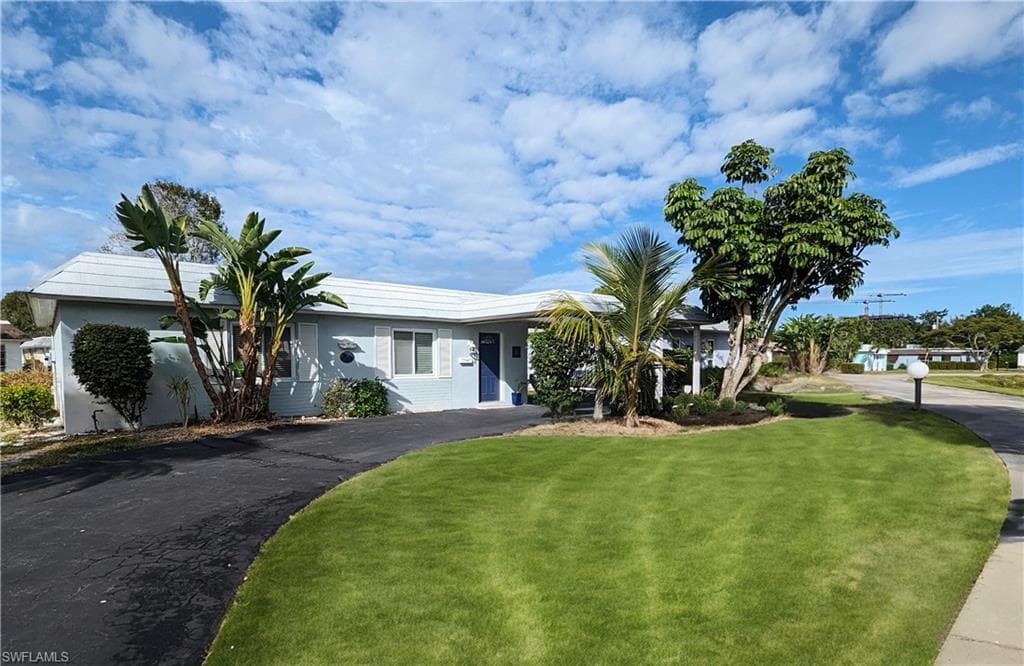 9 Kings RD A-10 NAPLES, FL 34112