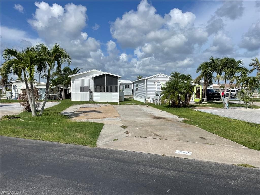 19681 Summerlin RD 392 FORT MYERS, FL 33908