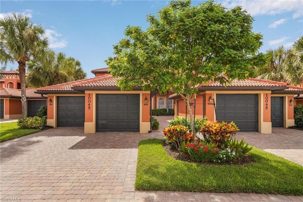 10045 Heather LN 203 NAPLES, FL 34119