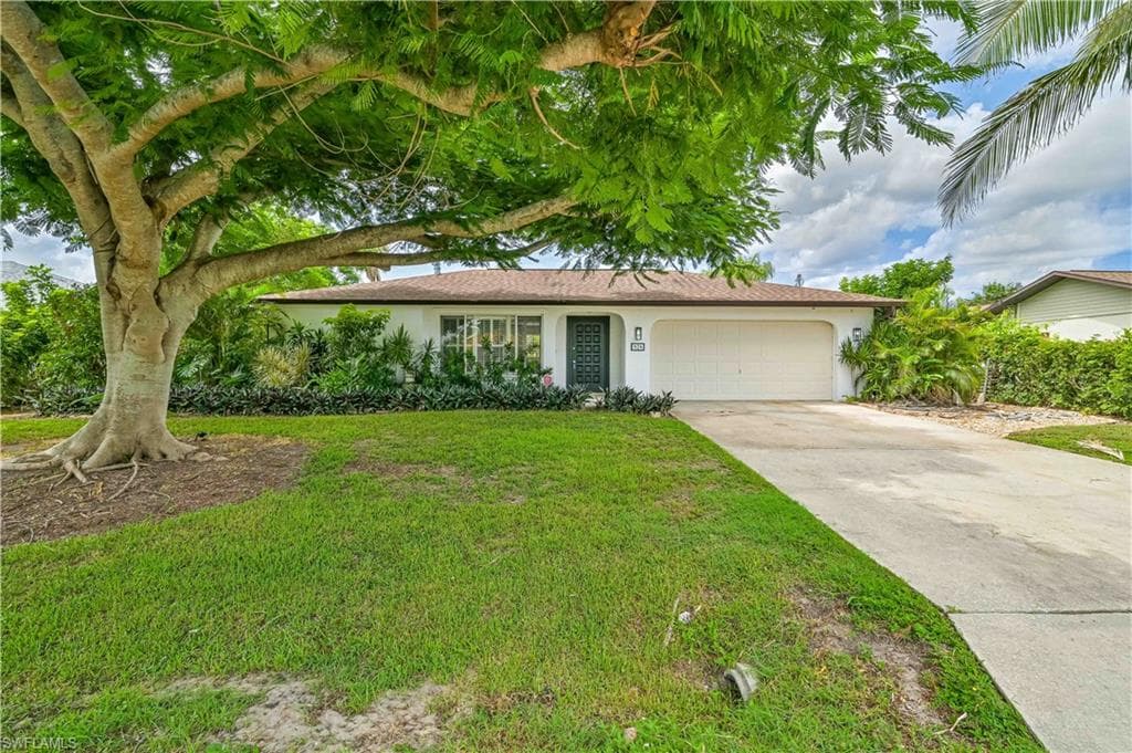 924 SE 23rd TER CAPE CORAL, FL 33990