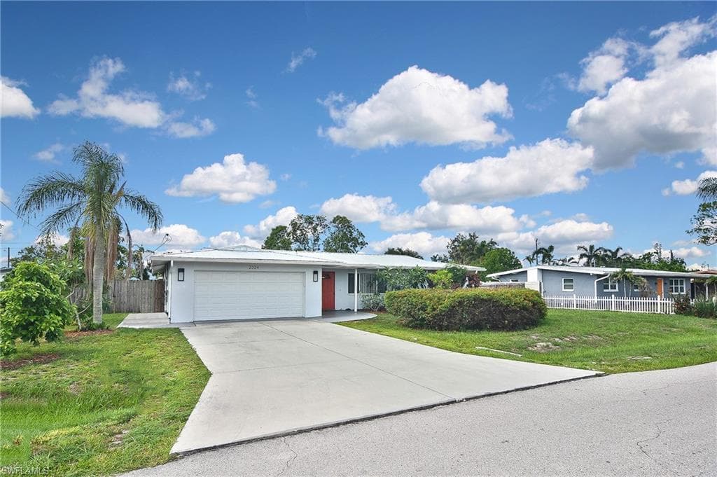2324 Ephraim AVE FORT MYERS, FL 33907
