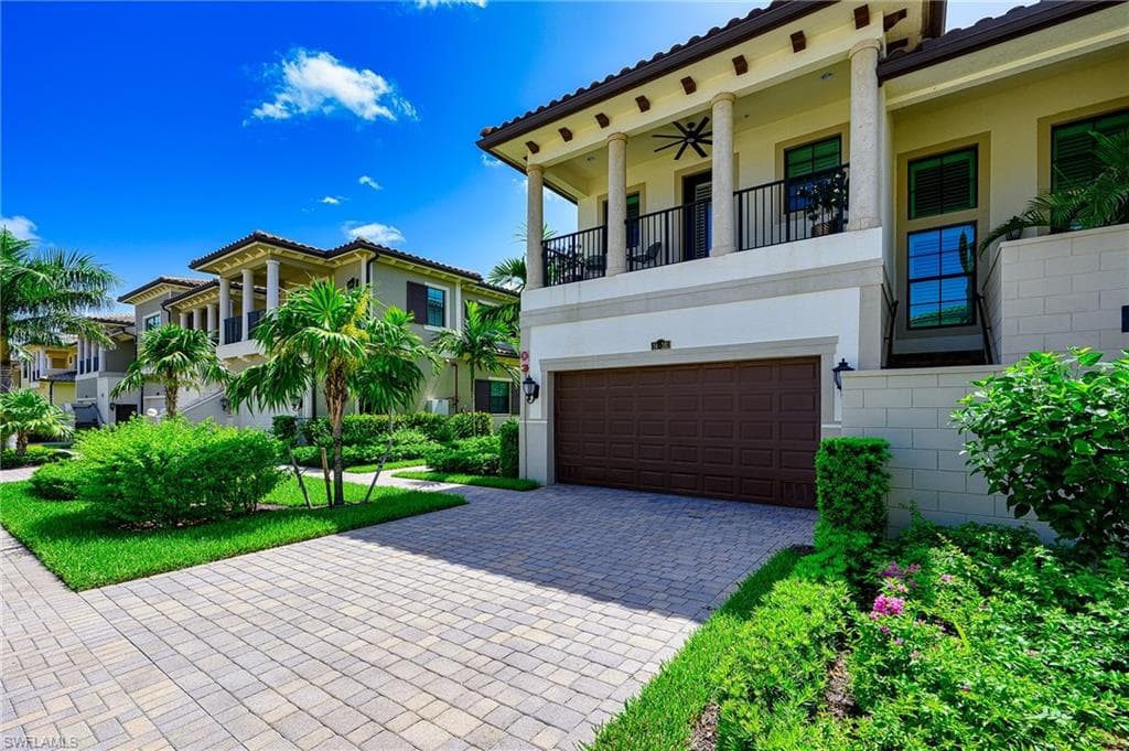 2496 Breakwater WAY 101 NAPLES, FL 34112