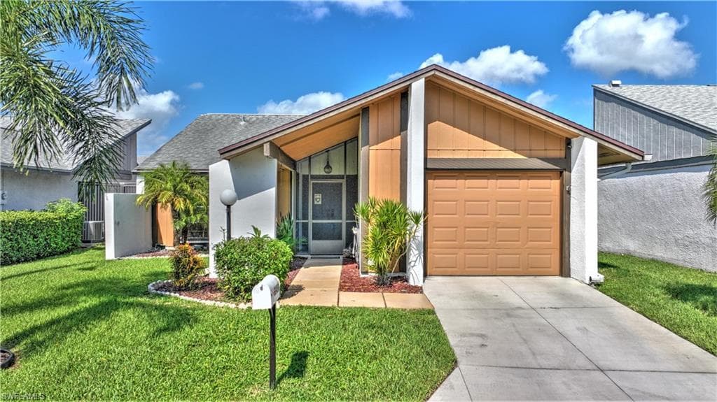 18450 Orangecrest CT LEHIGH ACRES, FL 33936