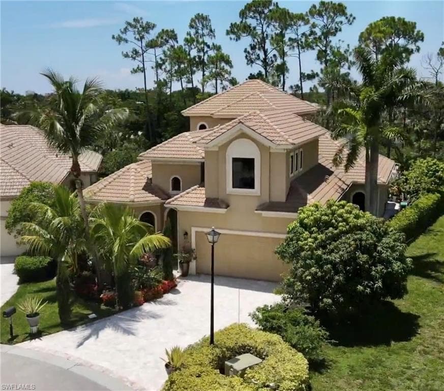 2832 Coco Lakes DR NAPLES, FL 34105