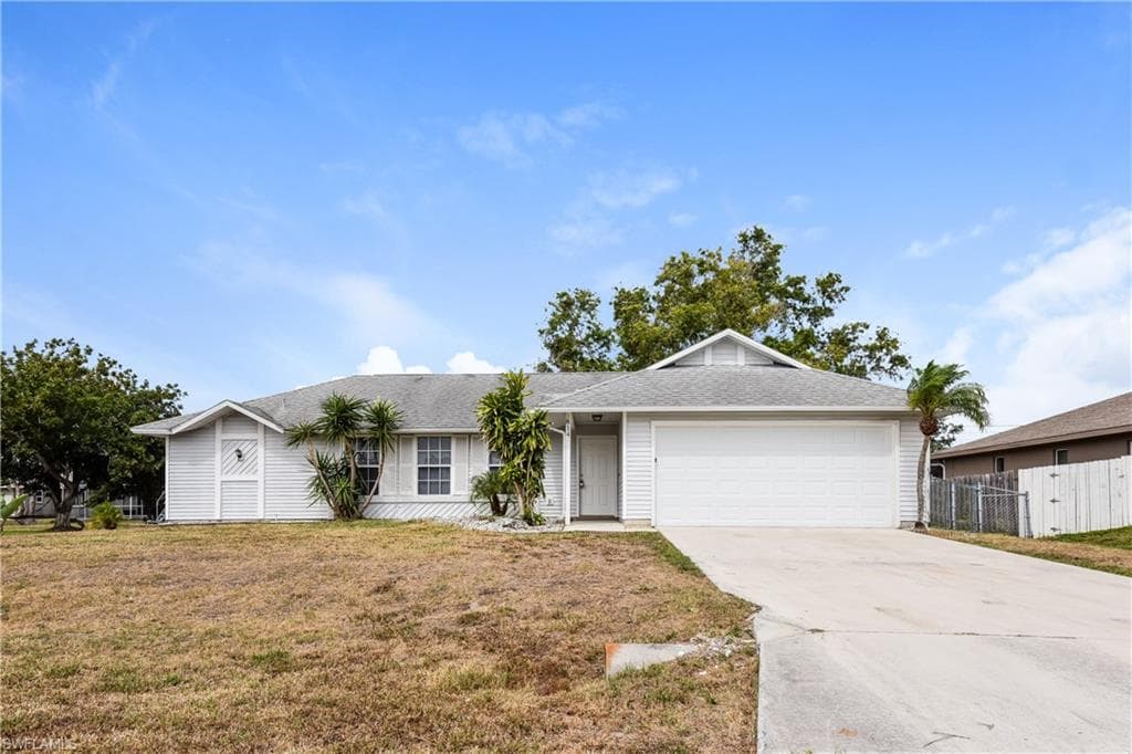 814 SW 10th PL CAPE CORAL, FL 33991
