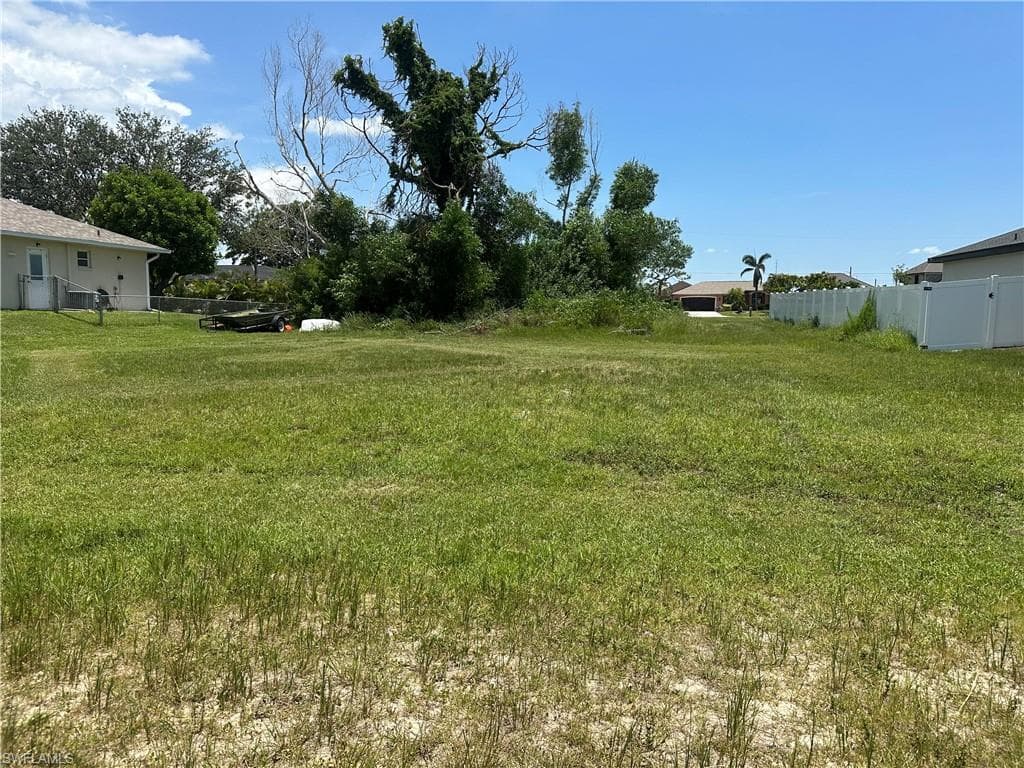 1910 SW 25th TER CAPE CORAL, FL 33914