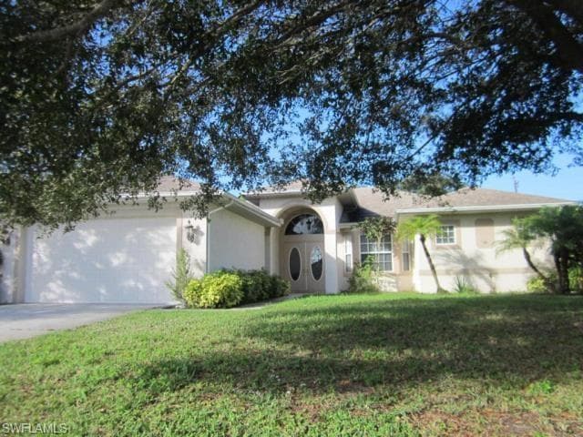 101 Sebring CIR LEHIGH ACRES, FL 33936