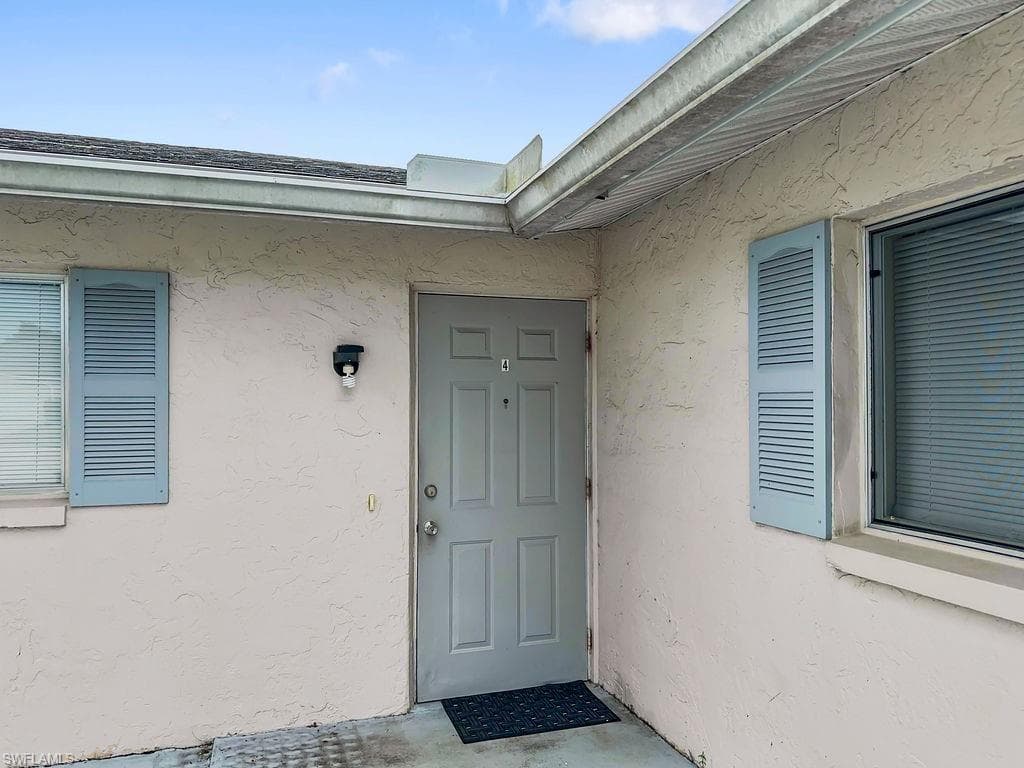 25 SE 23rd PL 4 CAPE CORAL, FL 33990