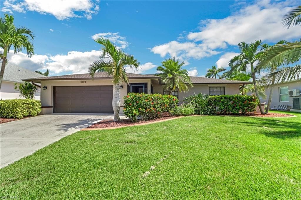 2128 SW 40th TER CAPE CORAL, FL 33914
