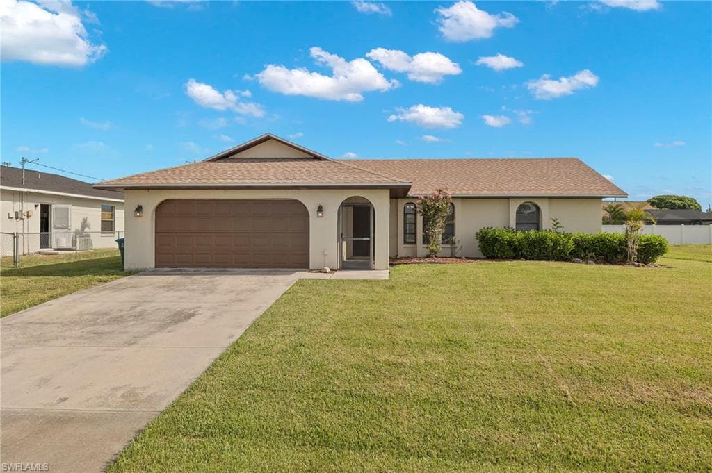 913 SE 27th TER CAPE CORAL, FL 33904
