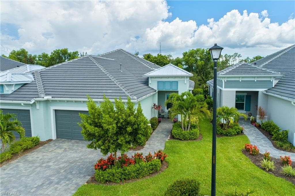2405 Ariane DR NAPLES, FL 34112