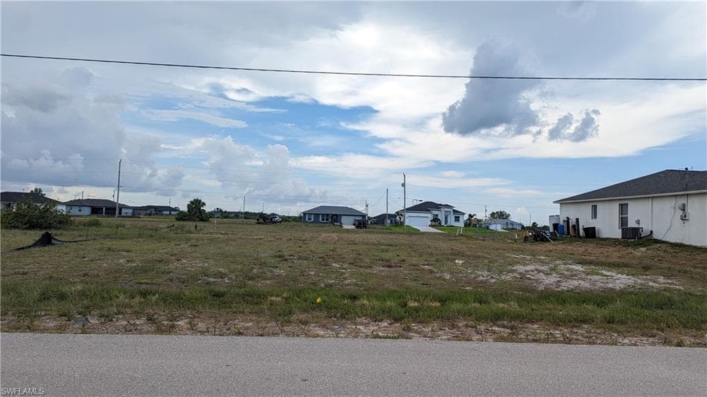 3906 NW 40th LN CAPE CORAL, FL 33993