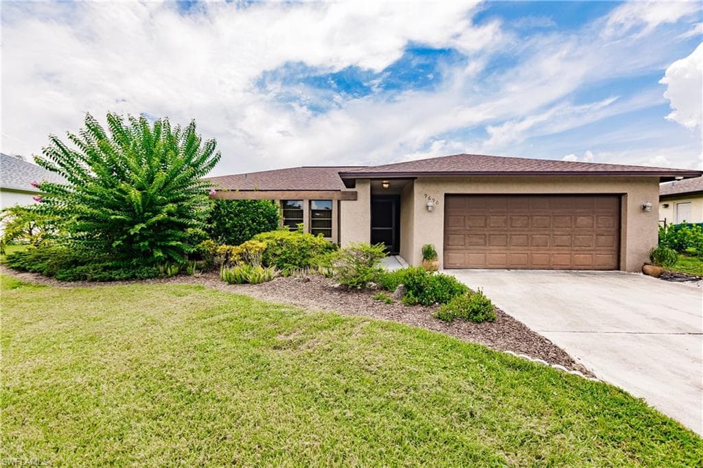 9690 Sussex ST NAPLES, FL 34109
