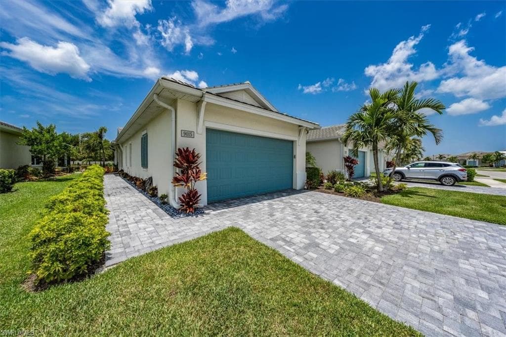 9015 Saint Lucia DR NAPLES, FL 34114