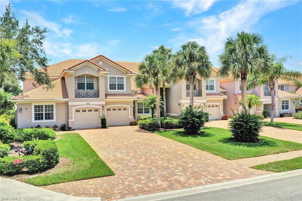 1605 Winding Oaks WAY 201 NAPLES, FL 34109