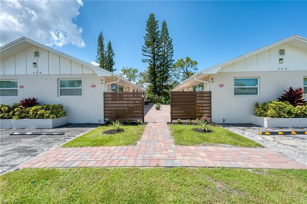 670 97th AVE N NAPLES, FL 34108