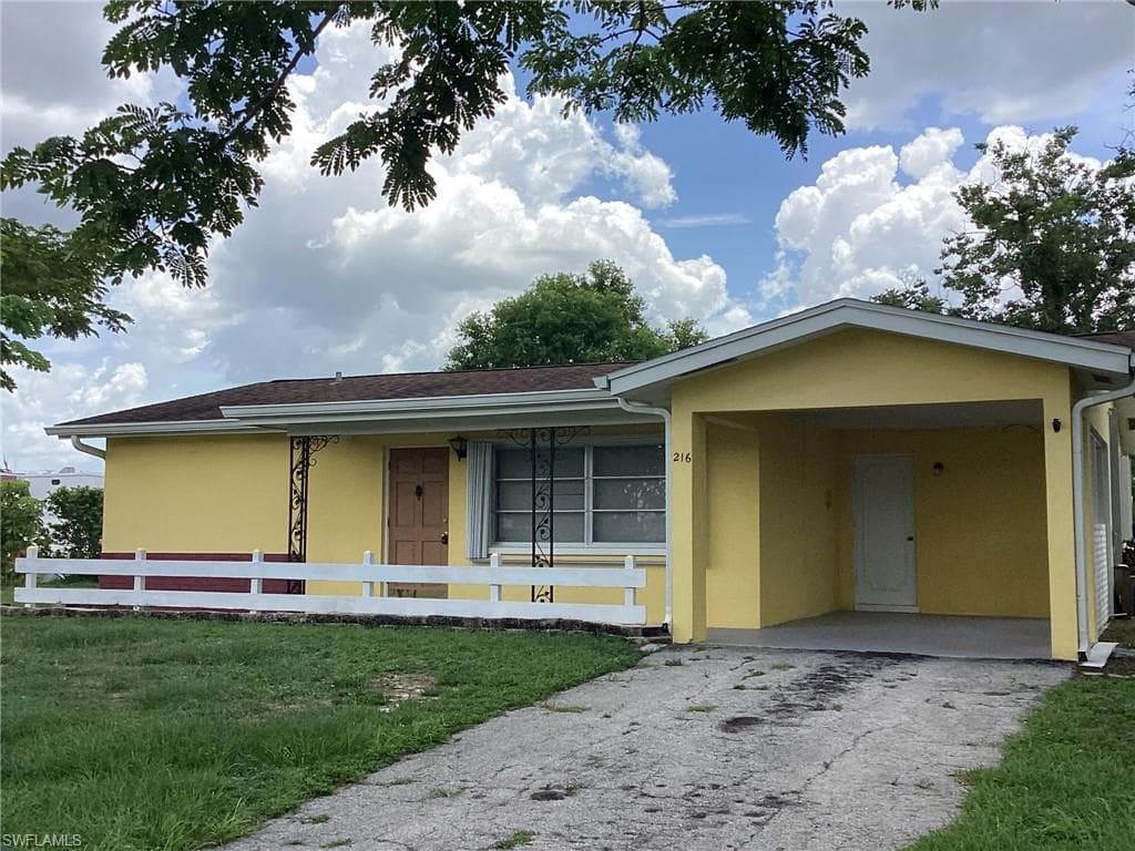 216 Seaton AVE LEHIGH ACRES, FL 33936