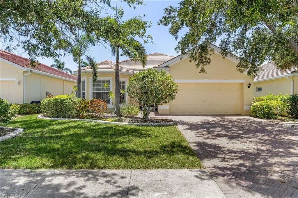 2450 Blackburn CIR CAPE CORAL, FL 33991