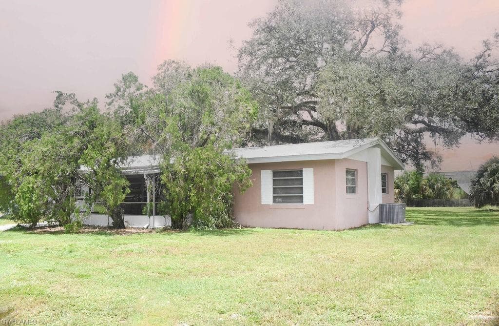 1624 Daniels DR NORTH FORT MYERS, FL 33917