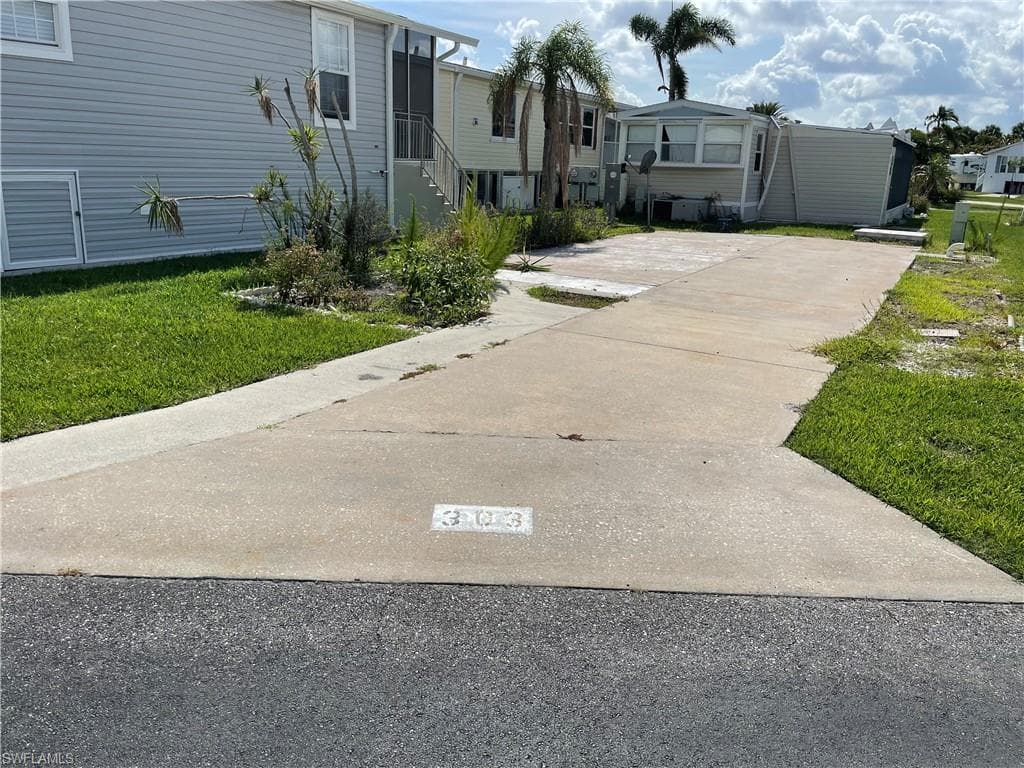 19681 Summerlin RD 303 FORT MYERS, FL 33908