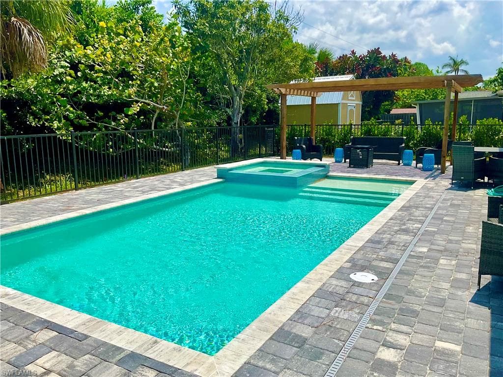 2663 Poinciana ST N NAPLES, FL 34105