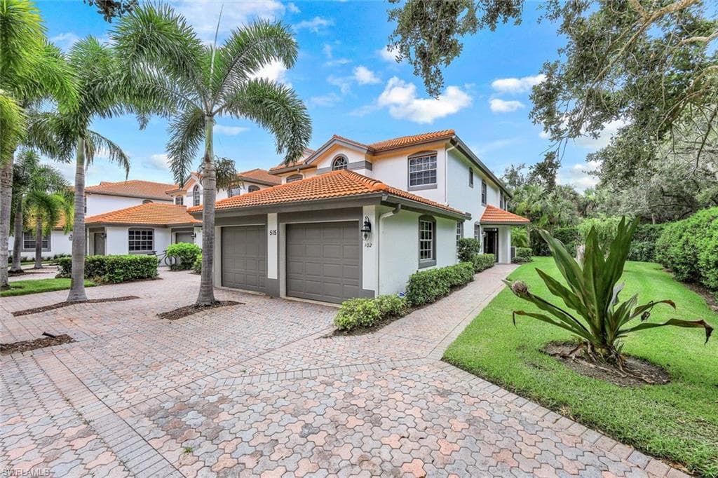 515 Laguna Royale BLVD 102 NAPLES, FL 34119