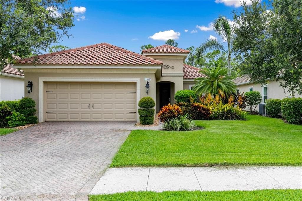 3687 Canopy CIR NAPLES, FL 34120