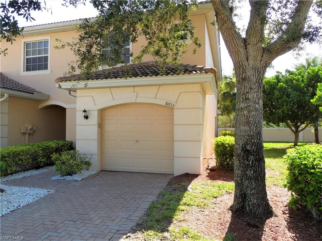 8605 Athena CT LEHIGH ACRES, FL 33971