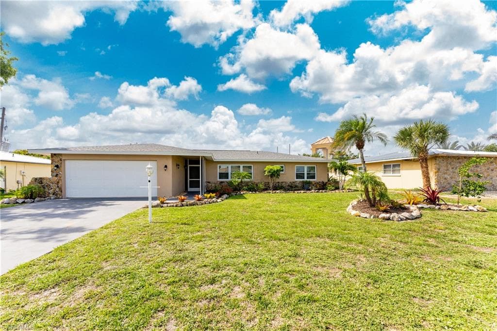 68 Golfview RD ROTONDA WEST, FL 33947