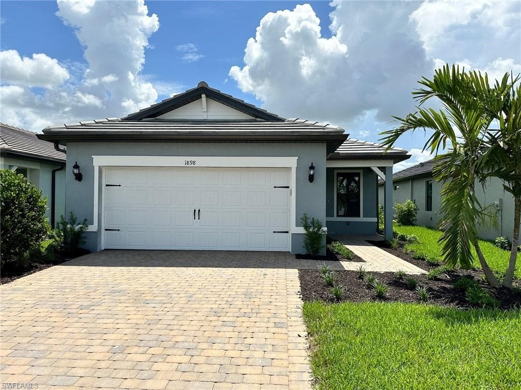 1898 Mesa LN NAPLES, FL 34120