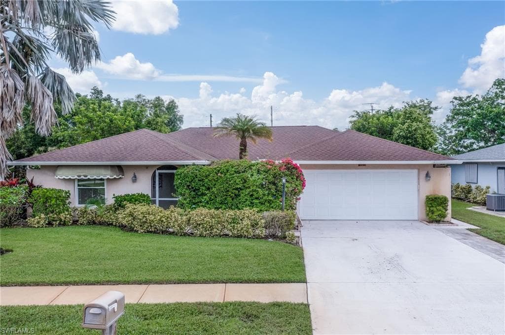 120 Versailles CIR NAPLES, FL 34112