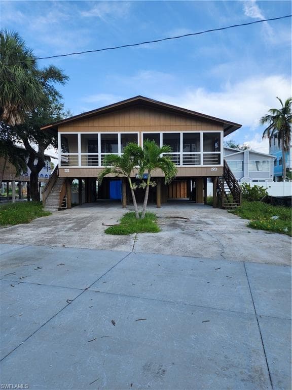 121-123 Eucalyptus CT FORT MYERS BEACH, FL 33931
