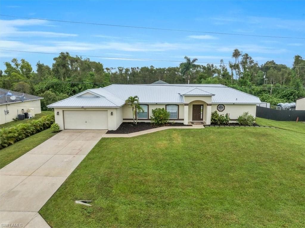 727 Kari CIR LEHIGH ACRES, FL 33974