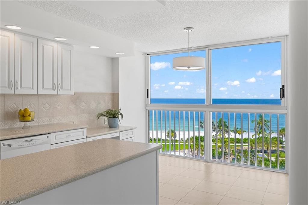 4041 Gulf Shore BLVD N 603 NAPLES, FL 34103