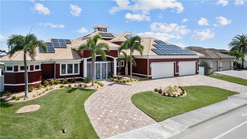 831 Lucerne PKWY CAPE CORAL, FL 33904