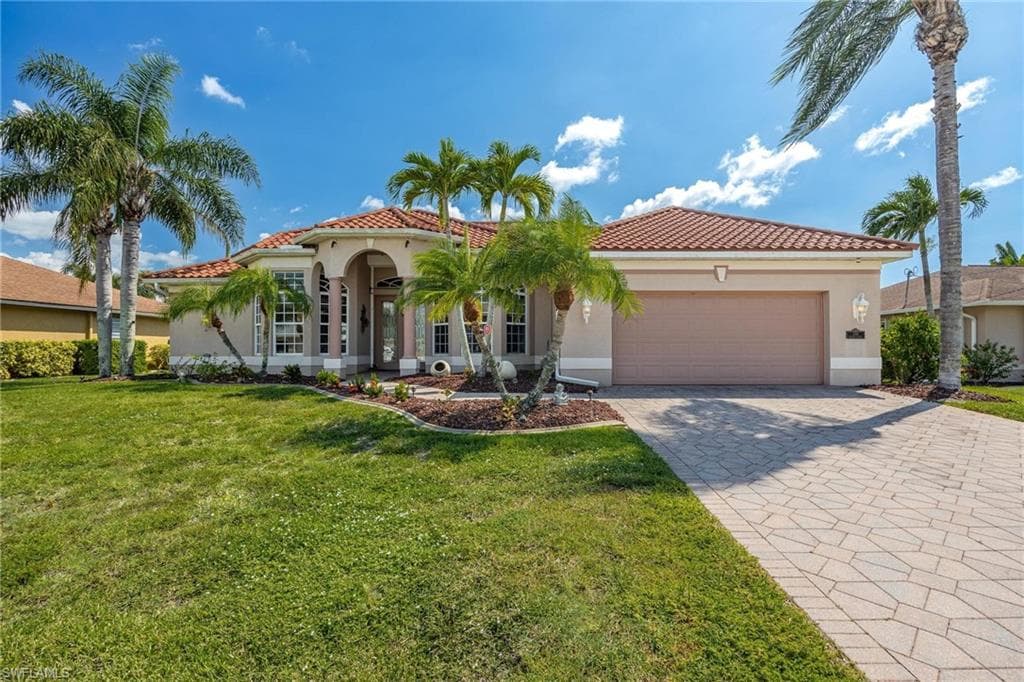 130 SE 30th TER CAPE CORAL, FL 33904