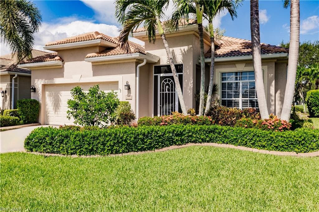 8323 Shorecrest DR FORT MYERS, FL 33912