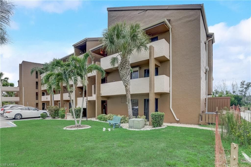 2069 W Lakeview BLVD 6 NORTH FORT MYERS, FL 33903