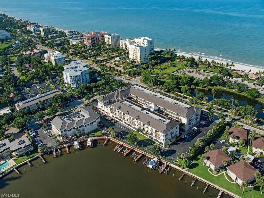 1400 Gulf Shore BLVD N 211 NAPLES, FL 34102