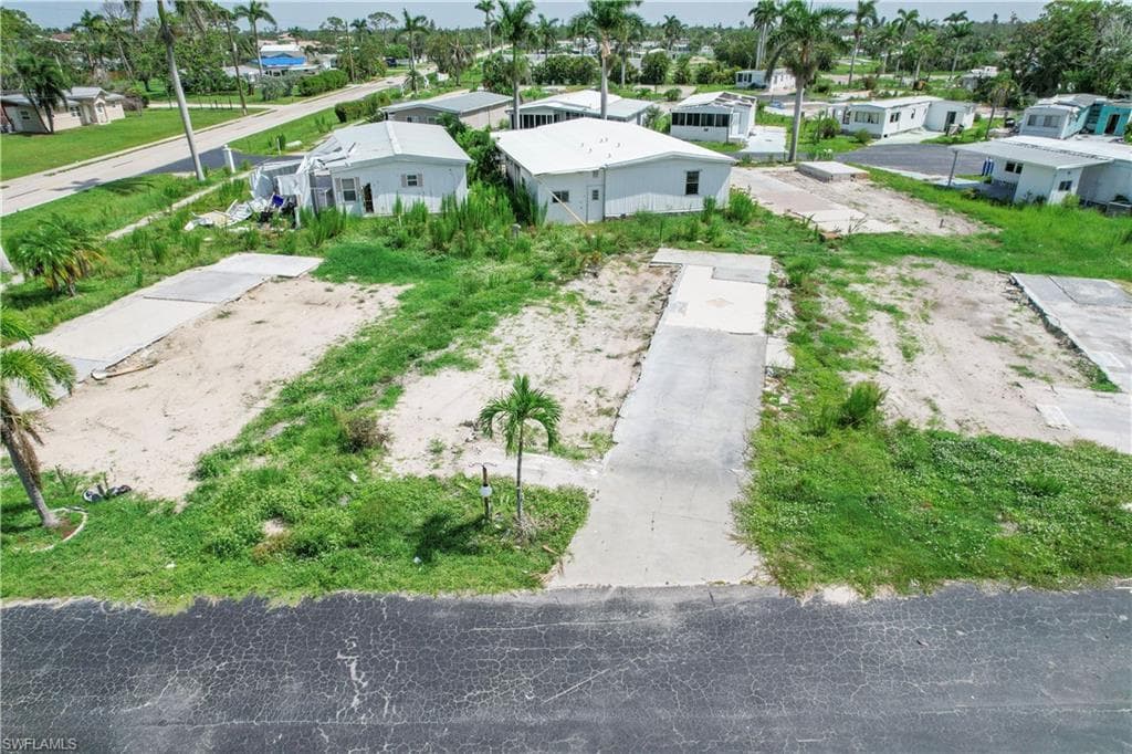 107 Maple LN FORT MYERS, FL 33908