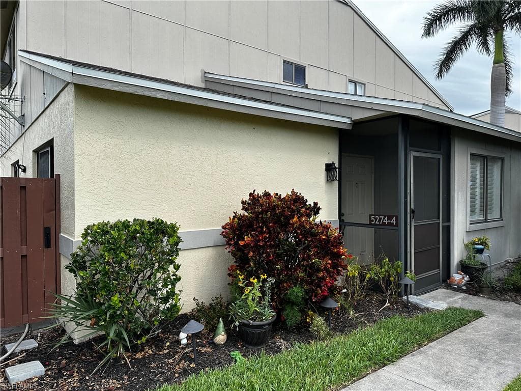 5274 Cedarbend DR 4 FORT MYERS, FL 33919