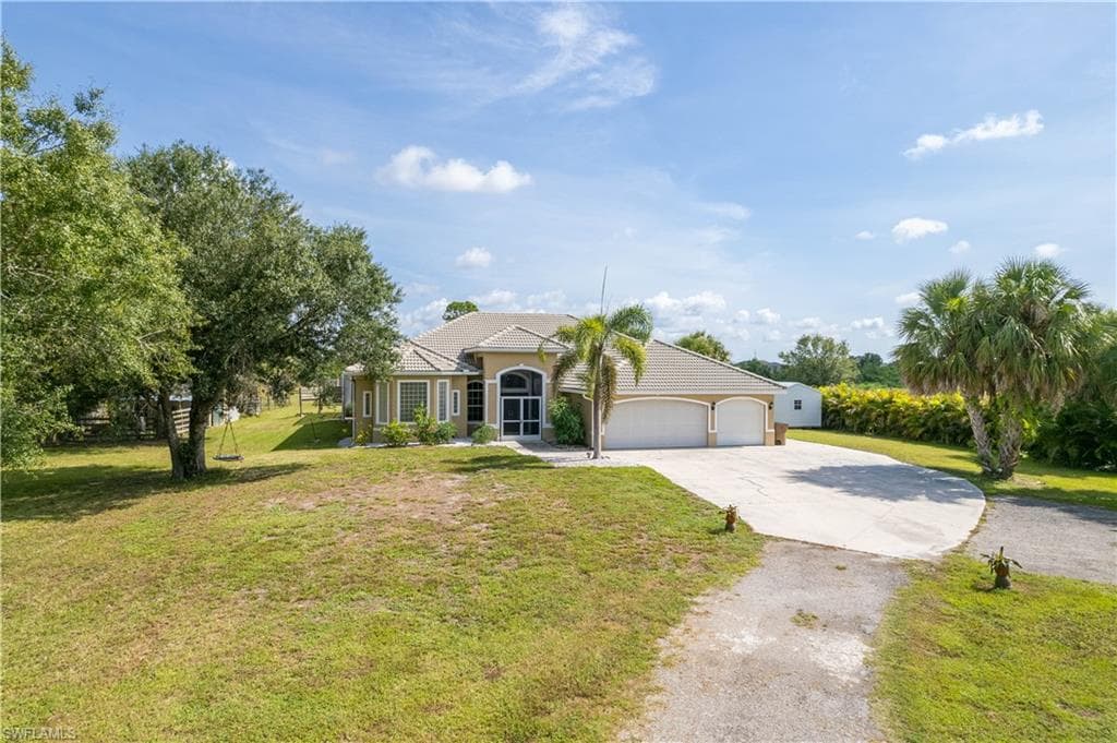 4585 Skates CIR FORT MYERS, FL 33905