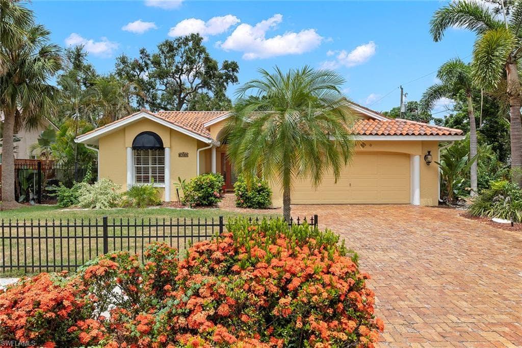 2764 Gladiola ST FORT MYERS, FL 33901
