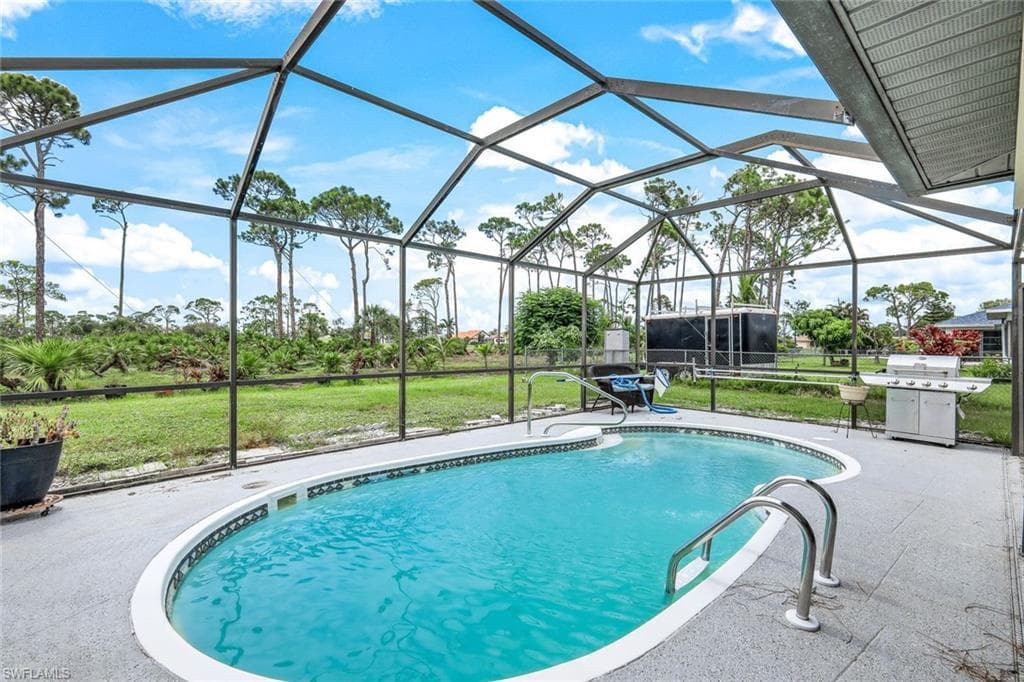 1912 SW 8th CT CAPE CORAL, FL 33991