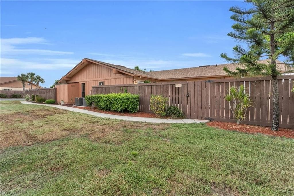17326 Birchwood LN FORT MYERS, FL 33908